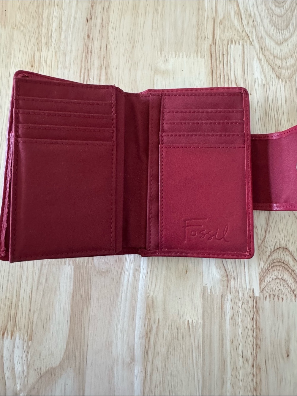 Fossil Red Quilted Leather Wallet with Brass-Tone Turn Lock - Picture 3 of 6